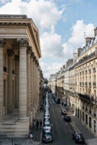 Examen civique vs entretien d’assimilation : ce qui change en 2026